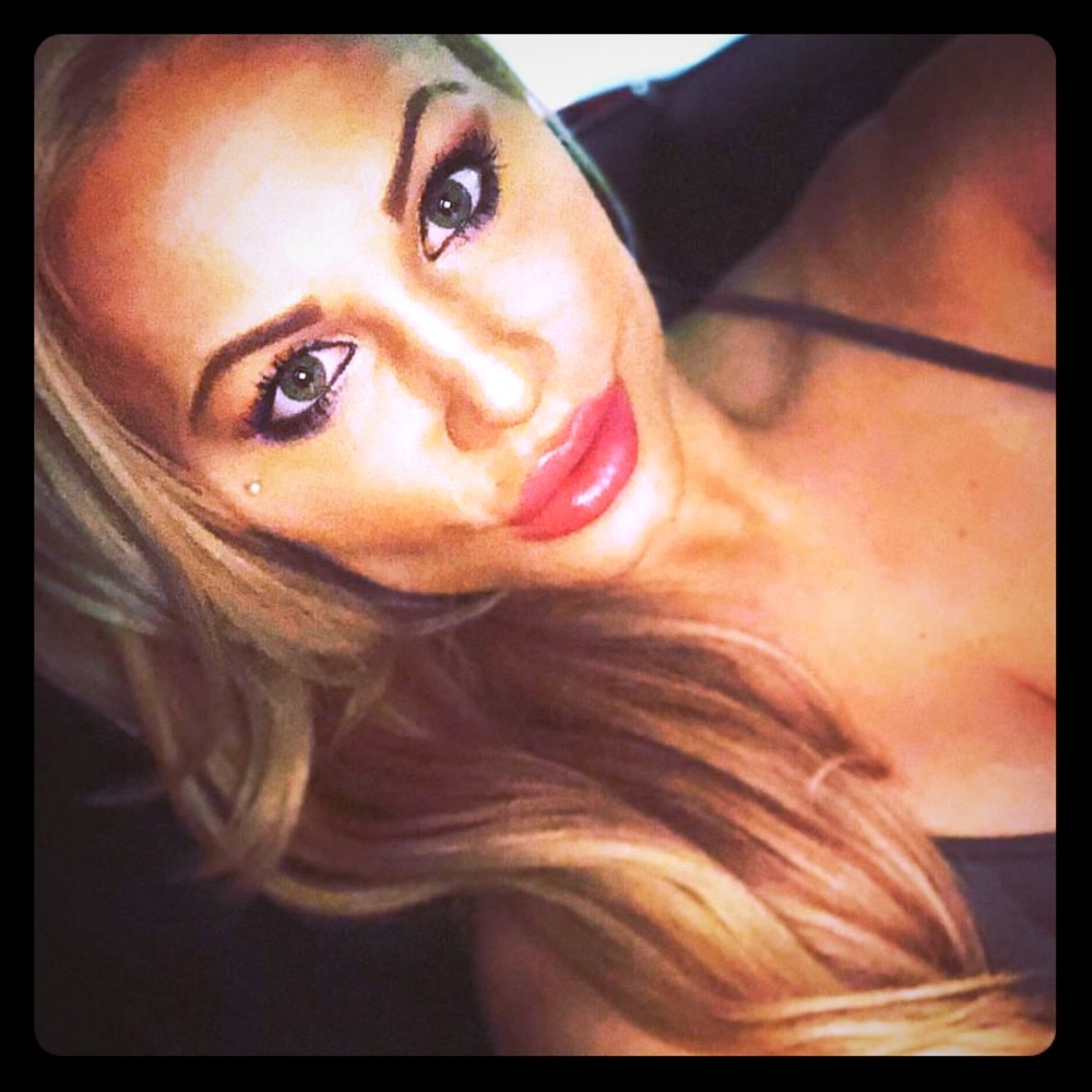 Meet your Posher, Rhian